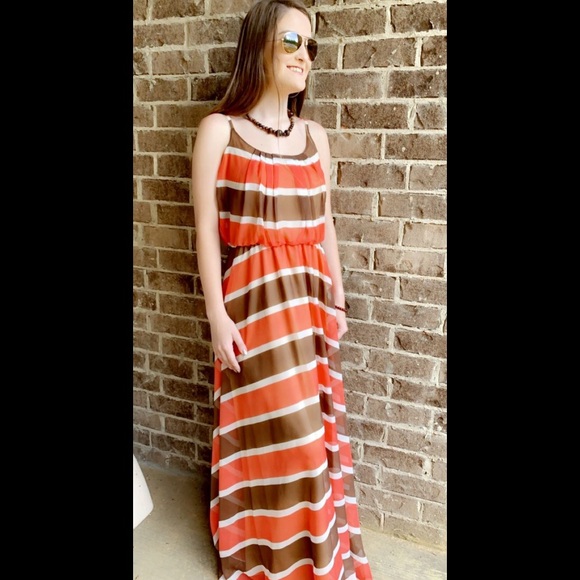 TANNED BEAUTY - Picture 2 of 11